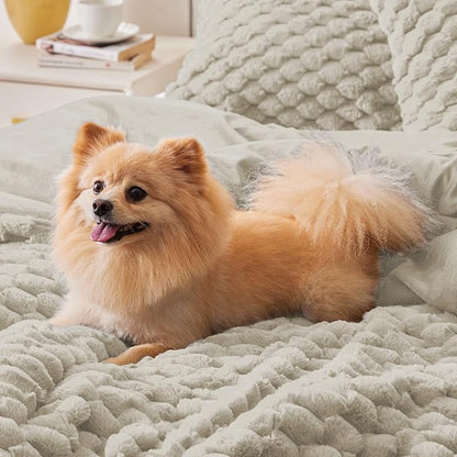 BEDELITE Fluffy Twin Comforter Set - Linen Fleece Soft Comforter for Twin Size Bed, Luxury Warm Bedding Set for Winter, Fuzzy Bed Set 2 Pieces (1 Comforter, 1 Pillowcase)