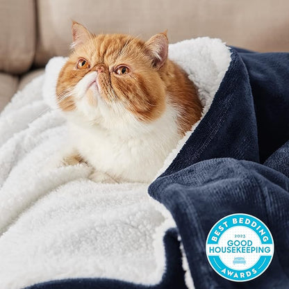 Bedsure GentleSoft Sherpa Fleece Blankets King Size for Bed - Thick and Warm Throw for Women and Men, Soft Fuzzy Plush King Blanket for Winter, Non-Heated, Navy, 108x90 Inches
