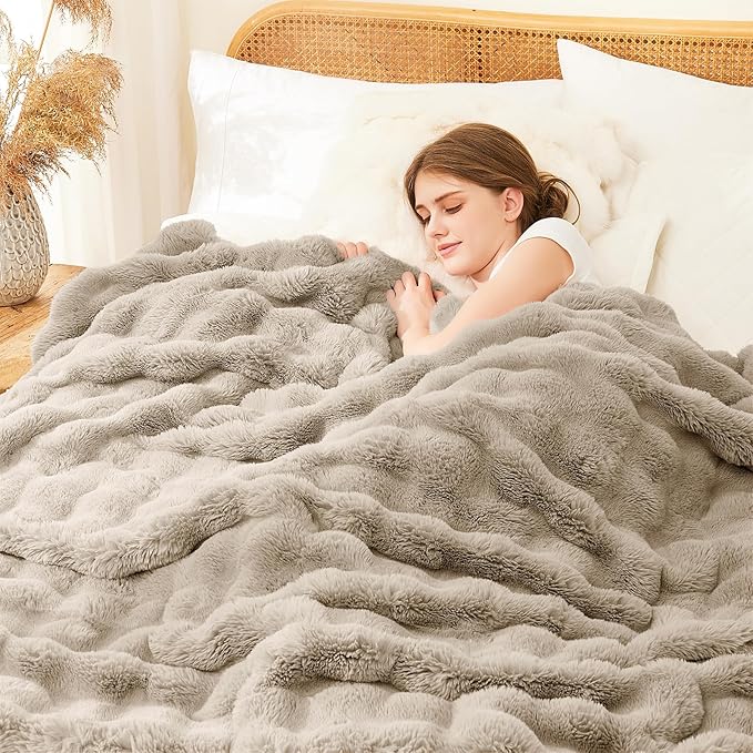 L'AGRATY Faux Rabbit Fur Blanket: 60" x 80" Twin Luxury Soft Fluffy Thick Fur Throw Blanket for Couch Bed Sofa - Cozy Plush Bubble Blankets for Winter: Flannel Fleece Decorative Blanket(Castle Grey)