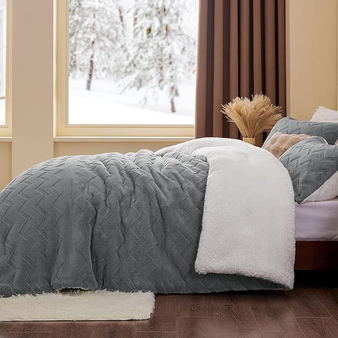 BEDELITE Fluffy California King Size Comforter Set - Super Soft Sherpa Grey Comforter for Full Size Bed, Luxury Warm Bedding Set for Winter, Fuzzy Bed Set 3 Pieces (1 Comforter, 2 Pillowcases)