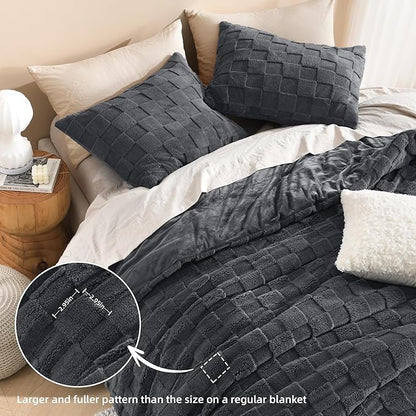 Litanika Fluffy Queen Size Comforter Set Dark Grey, 3 Pieces Warm Sherpa Fleece Winter Bedding Set, Jacquard Checkered Plush Fuzzy Bed Set(1 Comforter, 2 Pillowcases)
