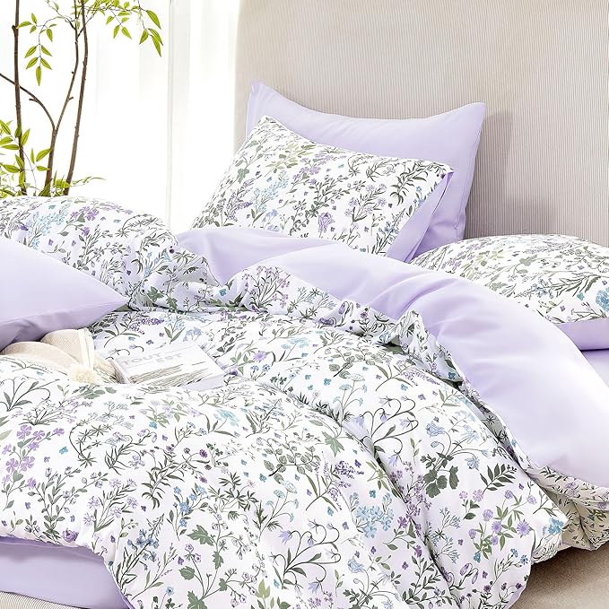 Wake In Cloud - Floral Comforter Set, Shabby Chic Cottage Garden Botanical Flower Style with Elegant Wildflower Pattern, Soft Lightweight Bedding, 3 Pieces, Purple White, Full Size
