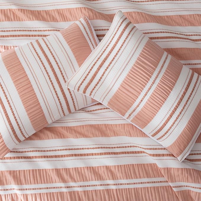 Amazon Basics Comforter Set, 3-Piece Jacquard Microfiber Comforter and 2 Pillow Shams, All-Season Bedding, Queen, Pink Striped