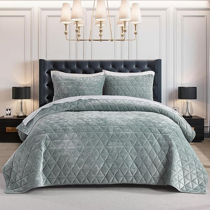 Homzard Velvet Quilts Queen Size, Smoky Green Velvet Comforter Set Queen Size, Luxurious Soft Bedspreads for Bed, Plush Lightweight Bedding Sets for All Season
