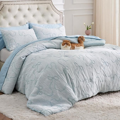 Bedsure Twin/Twin XL Comforter, GentleSoft™ 2 Pieces Bow Cute Bedding Blue Room Decor Aesthetic, Twin/Twin XL Bedding Gifts for Her, 1 Bed Blue Comforter, 1 Pillow Shams, 68x88 Inches