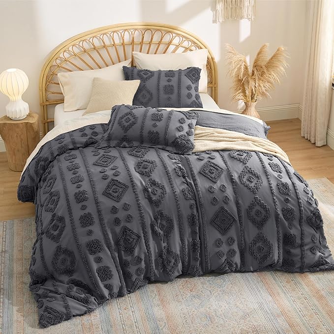 Bedsure Boho Tufted Grey Comforter Set Queen Size, GentleSoft™ 3 Pieces Boho Farmhouse Decor Bedding, Exquisite Shabby Chic Bedding for All Seasons, 1 Bed Comforter, 2 Pillow Shams, 90x90 Inches