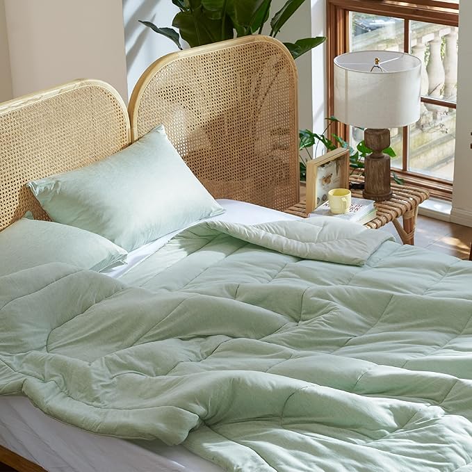 Bedsure King Comforter Set - Cooling and Warm Bed Set, Sage Green Reversible Bedding for All Season, 3 Pieces, 1 King Size Comforter (102"x90") and 2 Pillow Cases (20"x36")