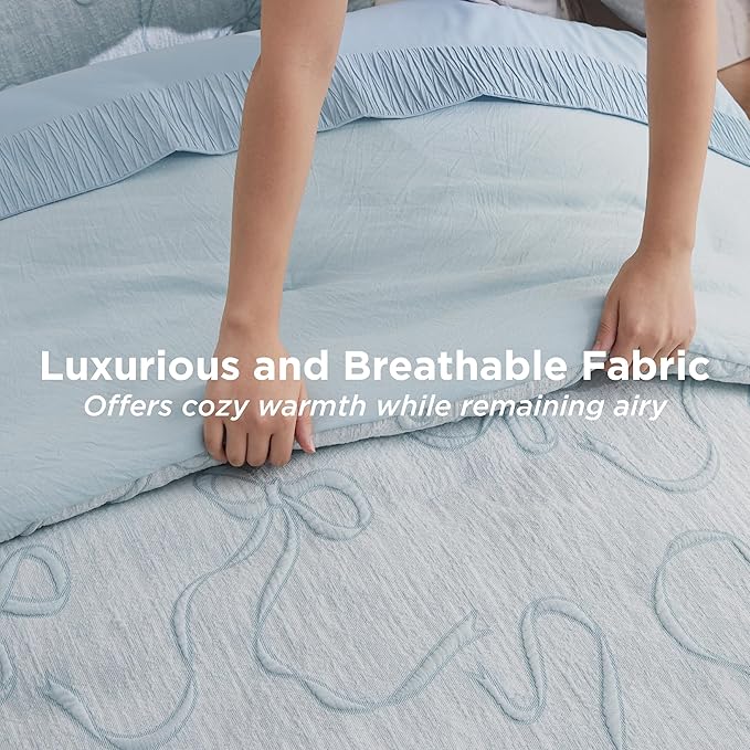 Bedsure Queen Comforter Set, GentleSoft™ 3 Pieces Bow Cute Bedding Blue Room Decor Aesthetic, Queen Bedding Sets Gifts for Her Women, 1 Bed Blue Comforter, 2 Pillow Shams, 90x90 Inches