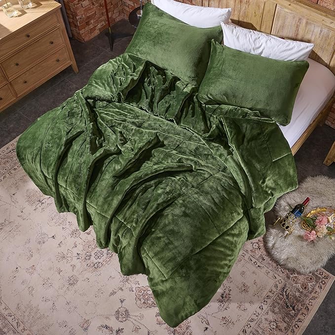 Lotus Karen Comforter Set Full - Ultra Soft & Warm Velvet Dark Green Comforter Set for Men Women - Cozy Fuzzy Plush Fluffy Luxury Bedding Set 3 Pieces (1 Comforter and 2 Pillowcases)