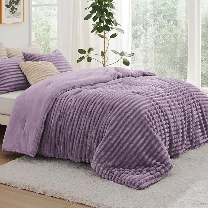 Bedsure King Size Comforter Set - GentleSoft™ 3 Pieces Fluffy Double-Side Fleece Comforter Set, Cozy Striped Room Decor Aesthetic, Luxury Light Purple King Bedding with 2 Pillowcases, 104x90 Inches