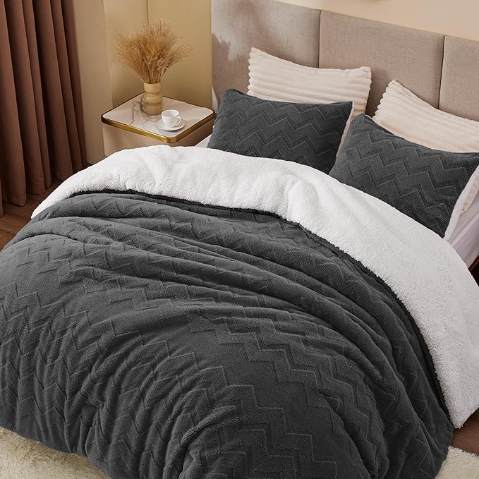 BEDELITE Fluffy Queen Comforter Set - Super Soft Sherpa Charcoal Comforter for Queen Size Bed, Luxury Warm Bedding Set for Winter, Fuzzy Bed Set 3 Pieces (1 Comforter, 2 Pillowcases)