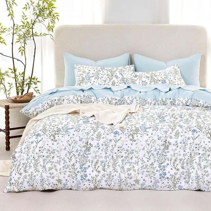 Wake In Cloud - Floral Comforter Set, Shabby Chic Cottage Garden Botanical Flower Style with Elegant Wildflower Pattern, Soft Lightweight Bedding, 3 Pieces, Blue White, Full Size
