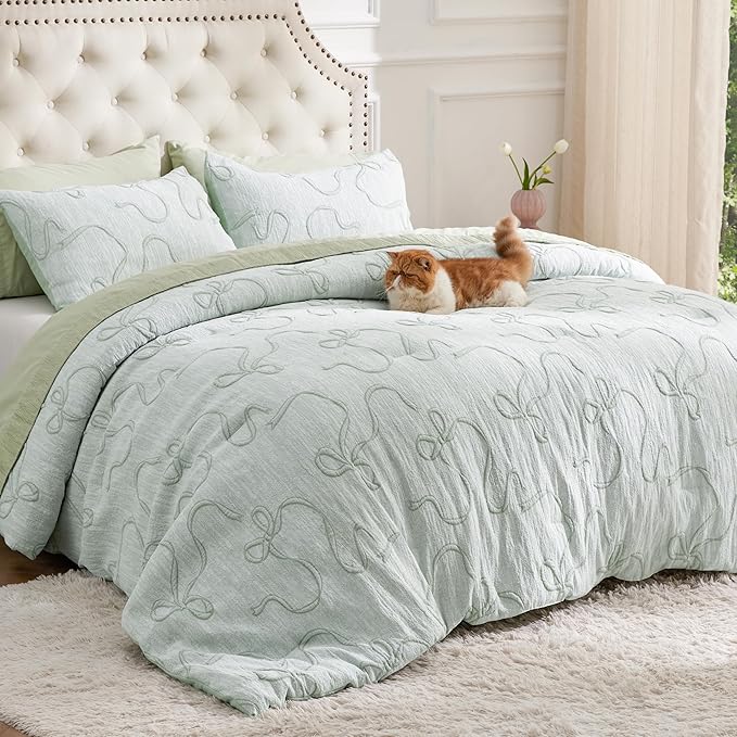 Bedsure King Size Comforter Set, GentleSoft™ 3 Pieces Bow Cute Bedding Green Room Decor Aesthetic, King Bedding Set Gifts for Her Women, 1 Bed Green Comforter, 2 Pillow Shams, 104x90 Inches