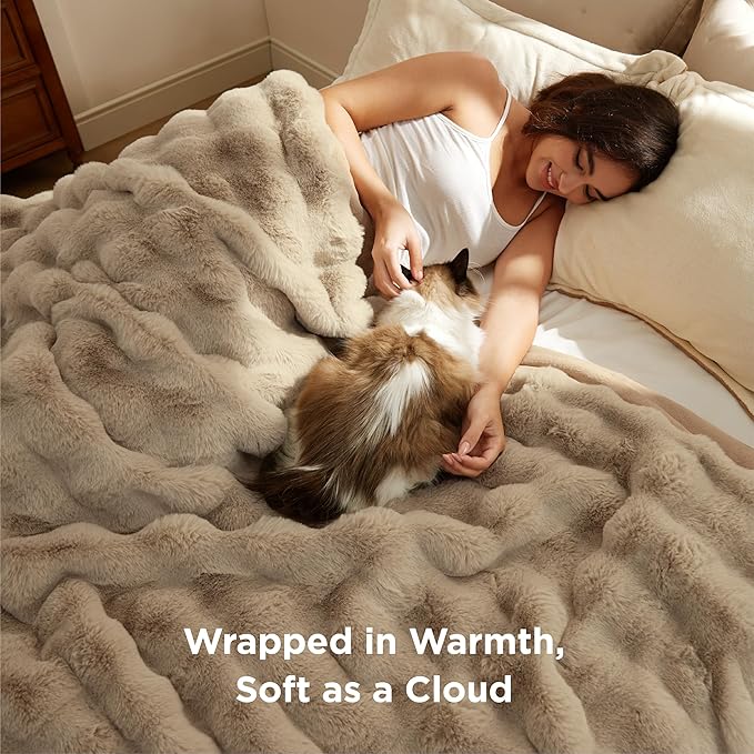 Bedsure GentleSoft Fluffy Fuzzy Twin Blanket, Soft Cozy Fleece Faux Fur Blanket, Pink Decorations Minky Velvet Couch Cover, Thick Warm Plush Women Men Birthday Gifts, 870GSM, Beige