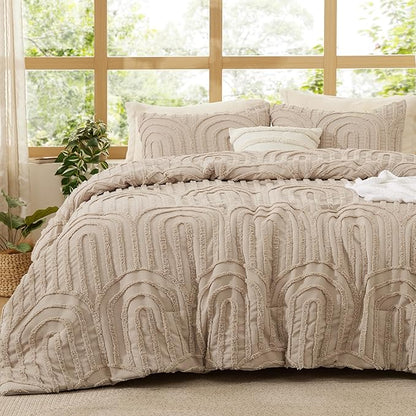 Bedsure Boho Tufted Khaki Comforter King Size, GentleSoft™ 3 Pieces Boho Farmhouse Decor Bedding, Arch Shabby Chic Bedding for All Seasons, 1 Bed Comforter, 2 Pillow Shams, 104x90 Inches