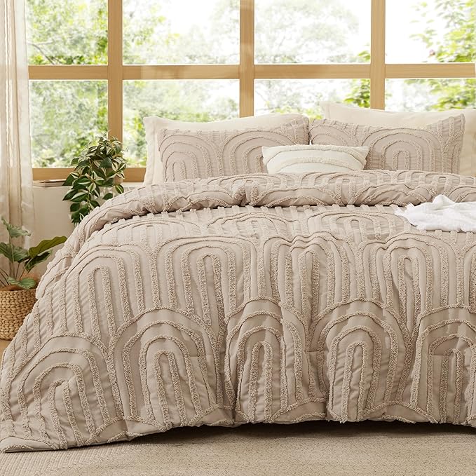 Bedsure Boho Tufted Khaki Comforter Set Queen Size, GentleSoft™ 3 Pieces Boho Farmhouse Decor Bedding, Arch Shabby Chic Bedding for All Seasons, 1 Bed Comforter, 2 Pillow Shams, 90x90 Inches