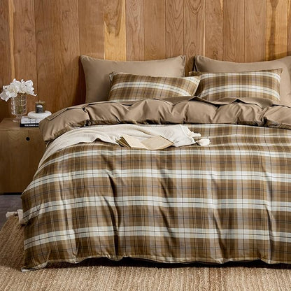 Wake In Cloud - Plaid Comforter Set, Scottish Tartan Check Geometric Modern Pattern Printed, Soft Lightweight Bedding, 3 Pieces, Brown, Queen Size