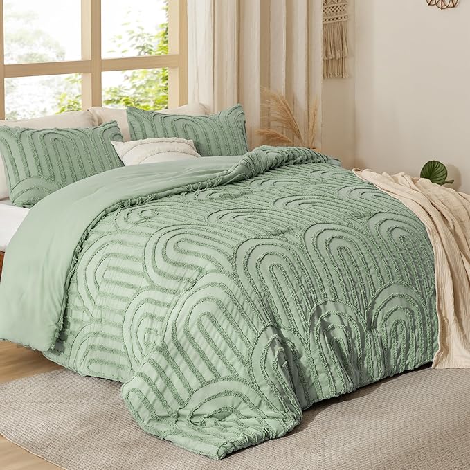 Bedsure Boho Tufted Green Comforter King Size, GentleSoft™ 3 Pieces Boho Farmhouse Decor Bedding, Arch Shabby Chic Bedding for All Seasons, 1 Bed Comforter, 2 Pillow Shams, 104x90 Inches