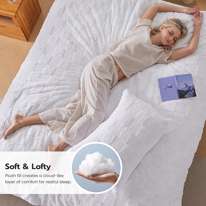Joiedomi Tufted California King Comforter Set, 3 Pieces White Boho California King Bedding Set with 1 Plaid Geometric Comforter and 2 Pillow Shams, Checkered Bed in a Bag for All Seasons