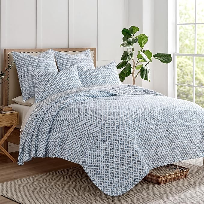 Levtex Home - Aditya Quilt Set - Full/Queen Quilt and Two Standard Shams - Medallion - Blue Navy and White - Quilt (88x92in.) and Shams (20x26in.) - Reversible - Cotton