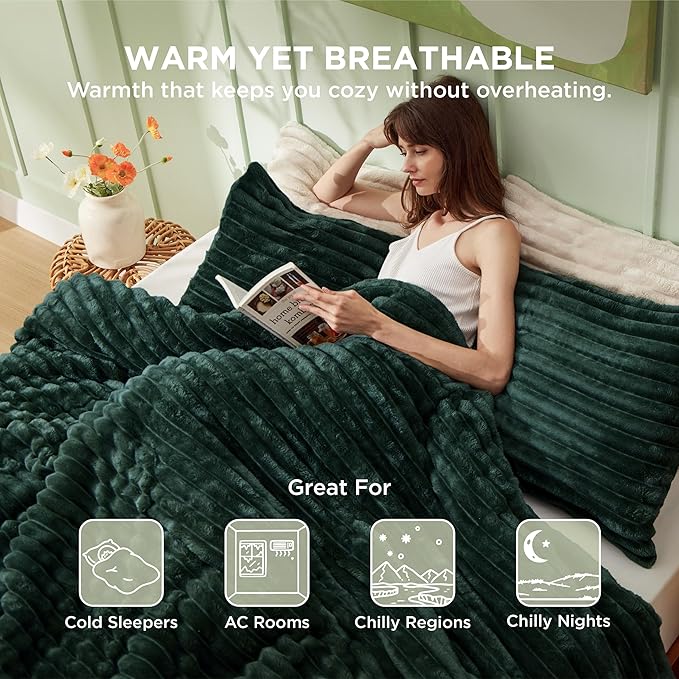 Bedsure King Size Comforter Set - GentleSoft™ 3 Pieces Fluffy Double-Side Fleece Comforter Set, Cozy Striped Room Decor Aesthetic, Luxury Emerald King Bedding with 2 Pillowcases, 104x90 Inches