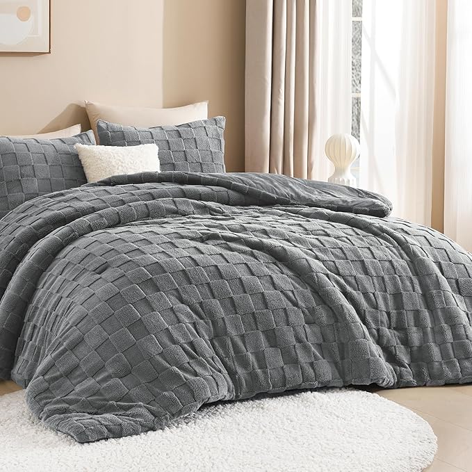 Litanika Fluffy Full Size Comforter Set Light Grey，3 Pieces Warm Sherpa Fleece Winter Bedding Set, Jacquard Checkered Plush Fuzzy Bed Set(1 Comforter, 2 Pillowcases)