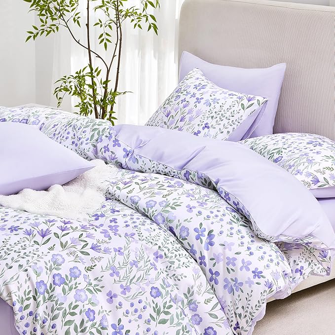 Wake In Cloud - Floral Comforter Set, Farmhouse Cottagecore Style with Romantic Garden Wildflowers and Leaves Pattern, Soft Lightweight Bedding, 3 Pieces, Purple White, Twin/Twin XL Size