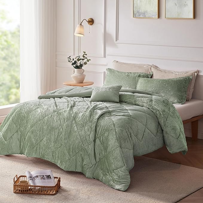 Intelligent Design Comforter Set Velvet Bedding Reversible, All Season, Diamond Quilted Microfiber, Felicia, Twin/Twin XL, Green 3 Piece