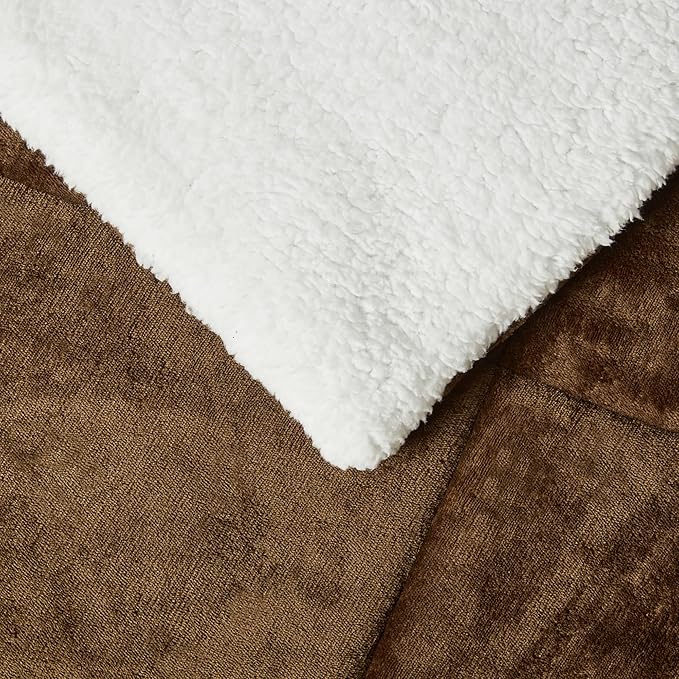 Amazon Basics Reversible Sherpa Comforter Set with Pillow Sham, Brown, Queen/Full