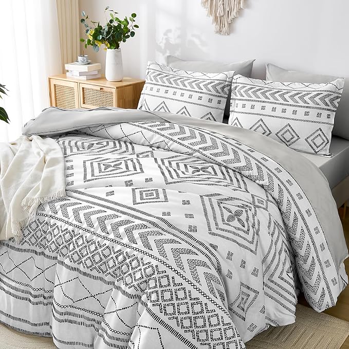 Yiran White Comforter Set Queen Size, 7 Piece Boho Aztec Bedding Set, Bohemian Bed in a Bag Queen, Soft Microfiber Striped Complete Bedding Set with Sheets for All Season