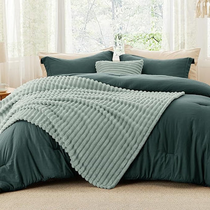 Bedsure Comforter Queen Size 5 Pieces - Queen Size Comforter Set with Fleece Throw Blanket and Decorative Pillow, Lightweiget Bedding Comforter Sets, All Season Bedding Sets, Emerald Green
