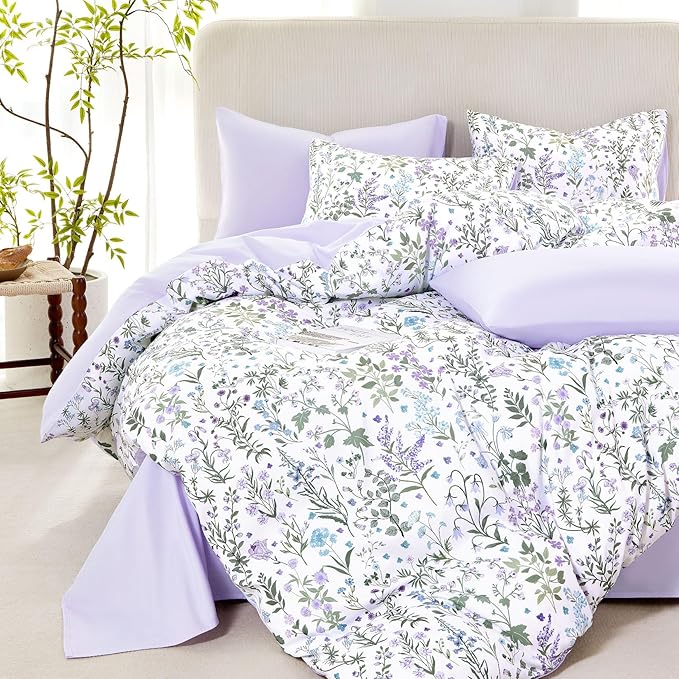 Wake In Cloud - Floral Comforter Set, Shabby Chic Cottage Garden Botanical Flower Style with Elegant Wildflower Pattern, Soft Lightweight Bedding, 3 Pieces, Purple White, Full Size