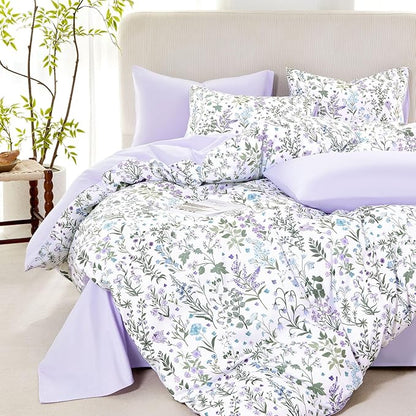 Wake In Cloud - Floral Comforter Set, Shabby Chic Cottage Garden Botanical Flower Style with Elegant Wildflower Pattern, Soft Lightweight Bedding, 3 Pieces, Purple White, Queen Size