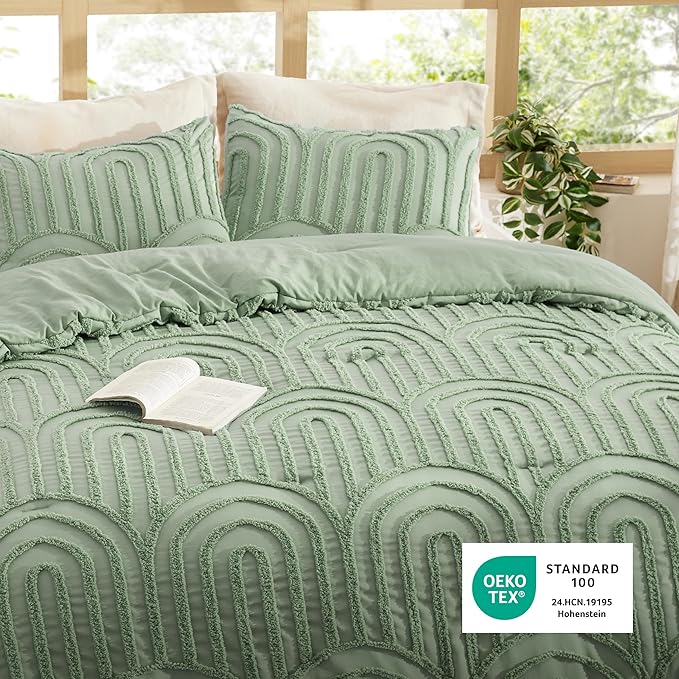 Bedsure Boho Tufted Green Comforter King Size, GentleSoft™ 3 Pieces Boho Farmhouse Decor Bedding, Arch Shabby Chic Bedding for All Seasons, 1 Bed Comforter, 2 Pillow Shams, 104x90 Inches