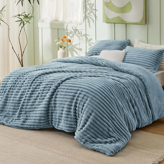 Bedsure Comforter Full Size - GentleSoft™ 3 Pieces Fluffy Double-Side Fleece Comforter Set, Cozy Striped Room Decor Aesthetic, Luxury Mineral Blue Full Size Bedding with 2 Pillowcases, 82x86 Inches