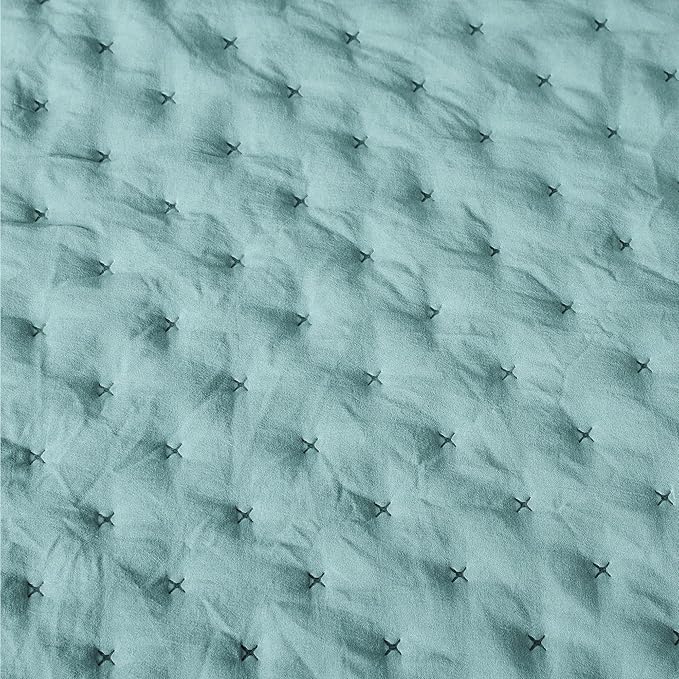 Amazon Basics Brushed Microfiber Quilt Set, Extra Soft with Natural Texture, 3-Piece, King, Blue