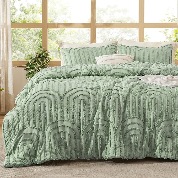 Bedsure Boho Tufted Green Comforter Set Queen Size, GentleSoft™ 3 Pieces Boho Farmhouse Decor Bedding, Arch Shabby Chic Bedding for All Seasons, 1 Bed Comforter, 2 Pillow Shams, 90x90 Inches