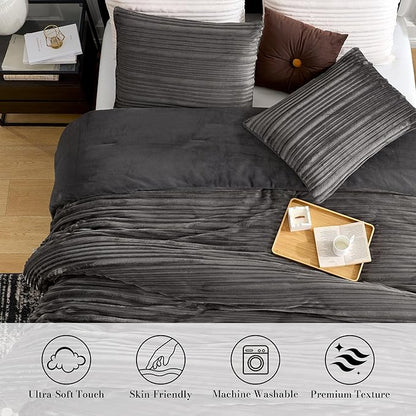 Amélie Home Luxury Flannel Fleece King Size Comforter Set,Soft Warm Striped Plush Bedding Set for Winter, 3 Pieces, 1 Cozy Comforter with 2 Pillowcases, Charcoal Gray, 106"x90"
