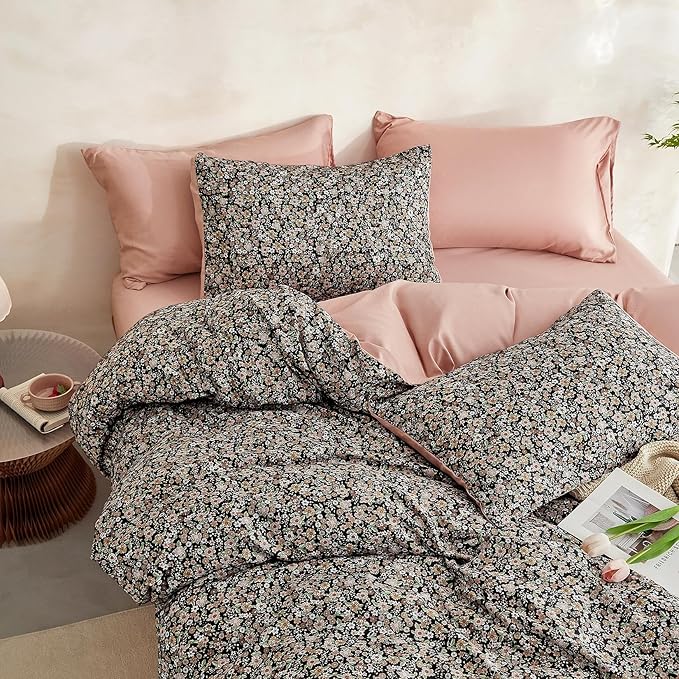 Wake In Cloud - Floral Comforter Set with Sheets, Cute Vintage Flower Cottagecore Aesthetic for Women Teen Girls, 7 Pieces Bed in a Bag, Black, Full Size