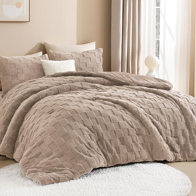 Litanika Fluffy Twin Size Comforter Set Khaki, 3 Pieces Warm Sherpa Fleece Winter Bedding Set, Jacquard Checkered Plush Fuzzy Bed Set(1 Comforter, 2 Pillowcases)