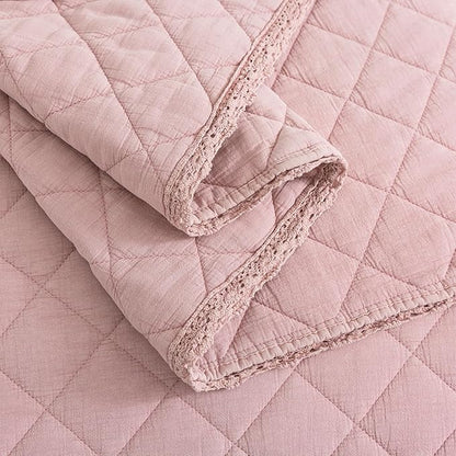 Soul & Lane Blush Diamond Cotton Quilt Set - Queen Size with 2 Shams, Shabby Chic Quilted Comforter, Lightweight Romantic Diamond Pattern Bedspread in Soft Pink, Scalloped Edge Bedding with Lace Trim