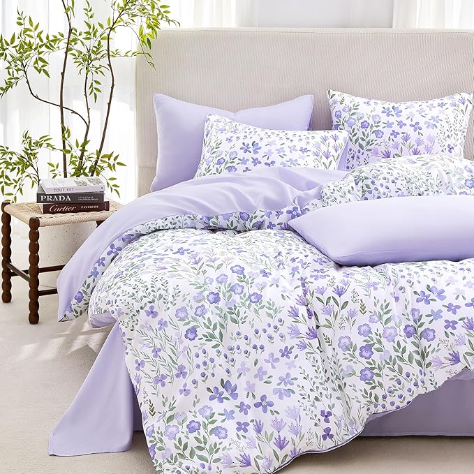Wake In Cloud - Floral Comforter Set, Farmhouse Cottagecore Style with Romantic Garden Wildflowers and Leaves Pattern, Soft Lightweight Bedding, 3 Pieces, Purple White, Twin/Twin XL Size