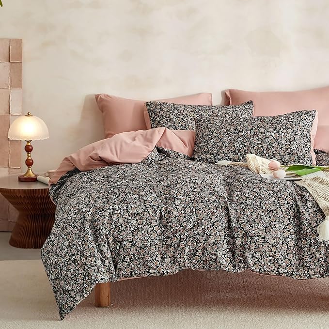 Wake In Cloud - Floral Comforter Set, Cute Vintage Flower Cottagecore Aesthetic for Women Teen Girls, Soft Lightweight Dorm Bedding, 3 Pieces, Black, Queen Size