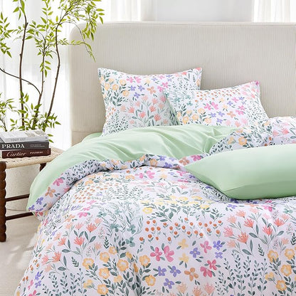 Wake In Cloud - Floral Comforter Set, Farmhouse Cottagecore Style with Romantic Garden Wildflowers and Leaves Pattern, Soft Lightweight Bedding, 3 Pieces, Sage Green, Queen Size