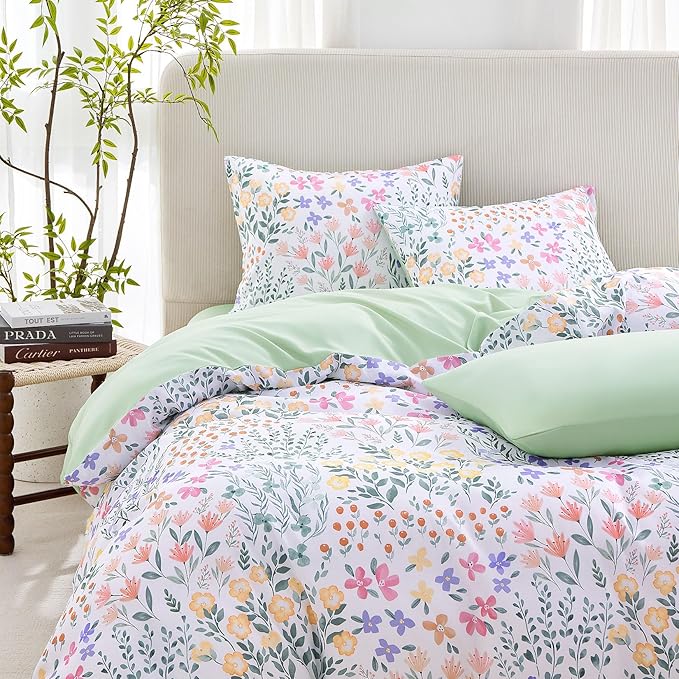 Wake In Cloud - Floral Comforter Set, Farmhouse Cottagecore Style with Romantic Garden Wildflowers and Leaves Pattern, Soft Lightweight Bedding, 3 Pieces, Sage Green, Twin/Twin XL Size