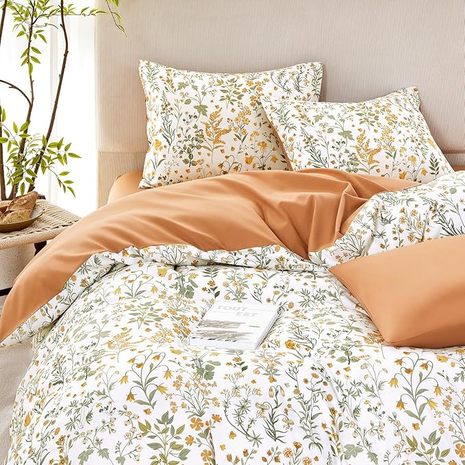 Wake In Cloud - Floral Comforter Set, Shabby Chic Cottage Garden Botanical Flower Style with Elegant Wildflower Pattern, Soft Lightweight Bedding, 3 Pieces, Orange White, Twin/Twin XL Size