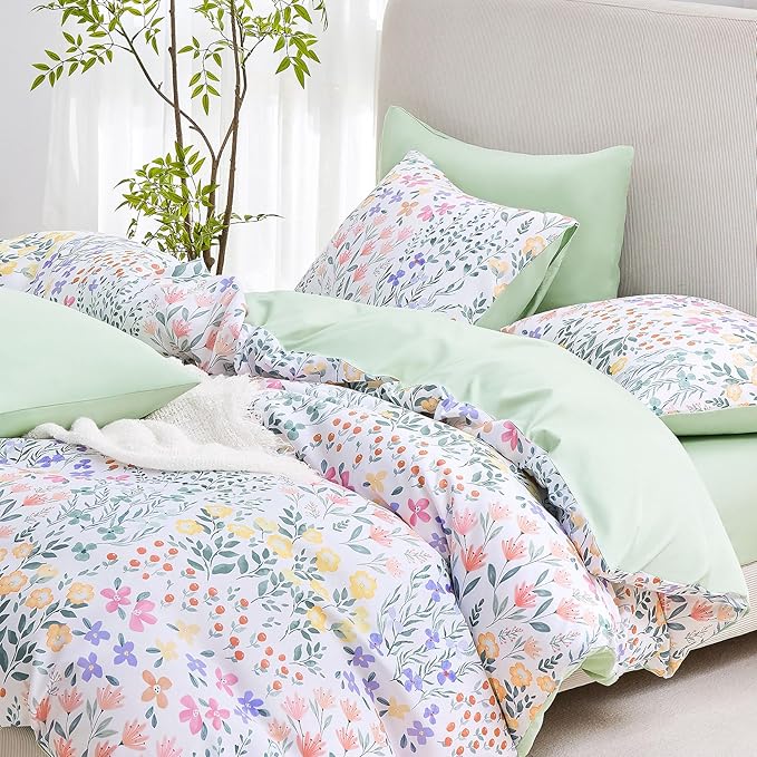 Wake In Cloud - Floral Comforter Set, Farmhouse Cottagecore Style with Romantic Garden Wildflowers and Leaves Pattern, Soft Lightweight Bedding, 3 Pieces, Sage Green, Full Size