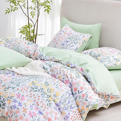 Wake In Cloud - Floral Comforter Set, Farmhouse Cottagecore Style with Romantic Garden Wildflowers and Leaves Pattern, Soft Lightweight Bedding, 3 Pieces, Sage Green, Twin/Twin XL Size