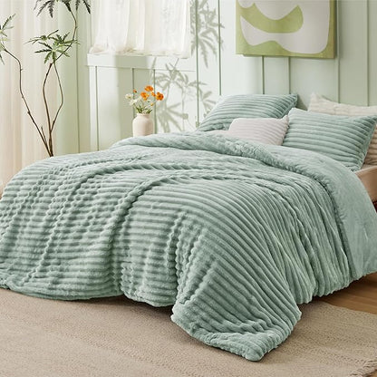 Bedsure King Size Comforter Set - GentleSoft™ 3 Pieces Fluffy Double-Side Fleece Comforter Set, Cozy Striped Room Decor Aesthetic, Luxury Sage Green King Bedding with 2 Pillowcases, 104x90 Inches