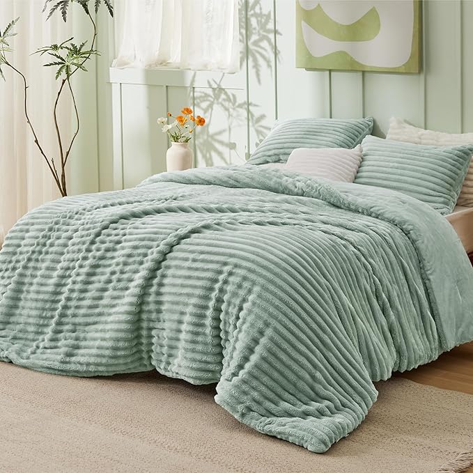 Bedsure Queen Comforter Set - GentleSoft™ 3 Pieces Fluffy Double-Side Fleece Comforter Set, Cozy Striped Room Decor Aesthetic, Luxury Sage Green Bedding Queen Size with 2 Pillowcases, 90x90 Inches